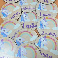 Cartes étapes bébé arc-en-ciel et licorne en couleur