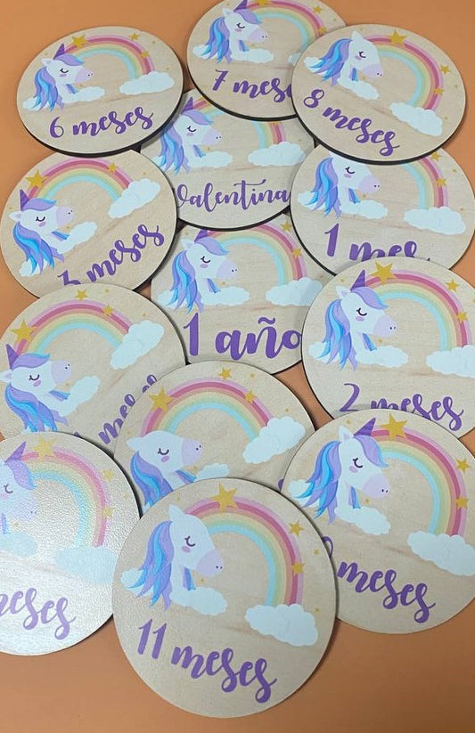 Cartes étapes bébé arc-en-ciel et licorne en couleur