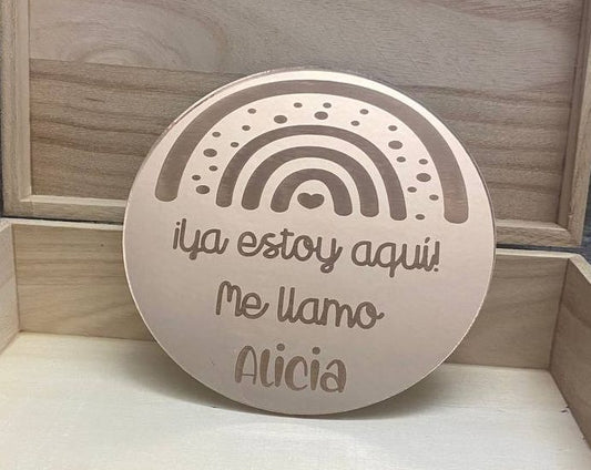 Plaque de naissance arc-en-ciel avec prénom