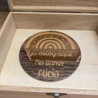 Plaque de naissance arc-en-ciel avec prénom – vue 2