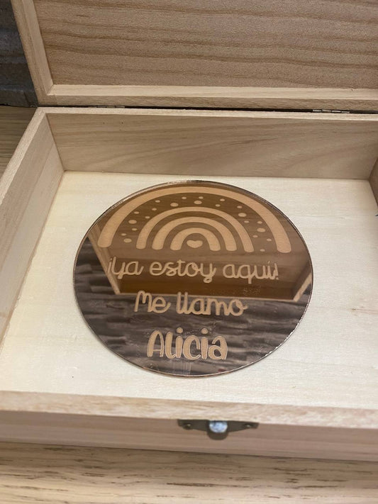 Plaque de naissance arc-en-ciel avec prénom