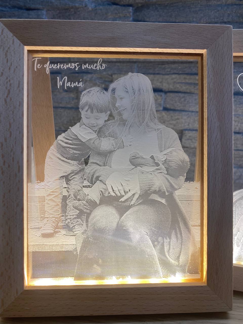 Cadre LED avec photo gravée – vue 3
